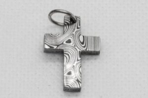 přívěšek z oceli